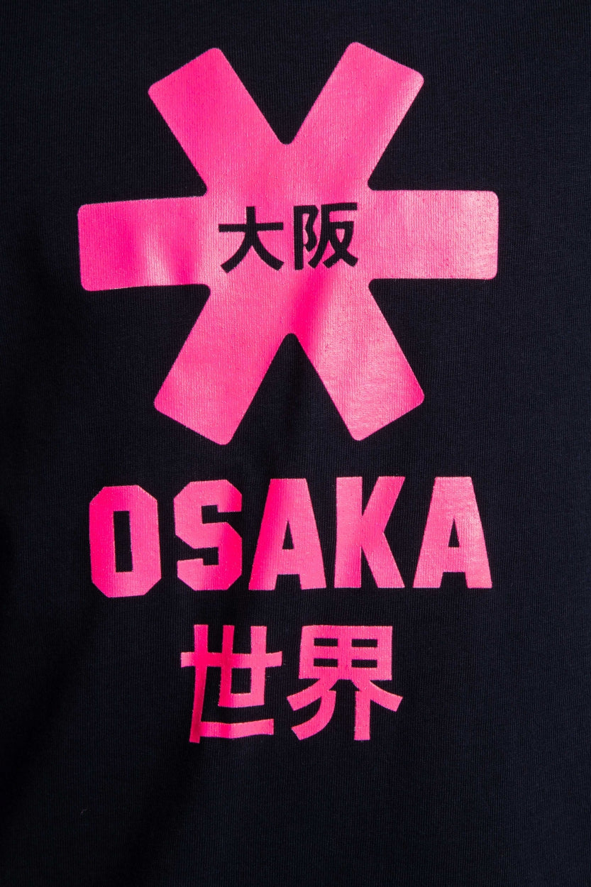 Osaka kids tee short sleeve navy with logo in pink. Detail view logo