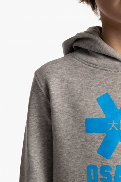 Boy wearing the Osaka kids hoodie in grey with blue star logo. Detail view shoulder