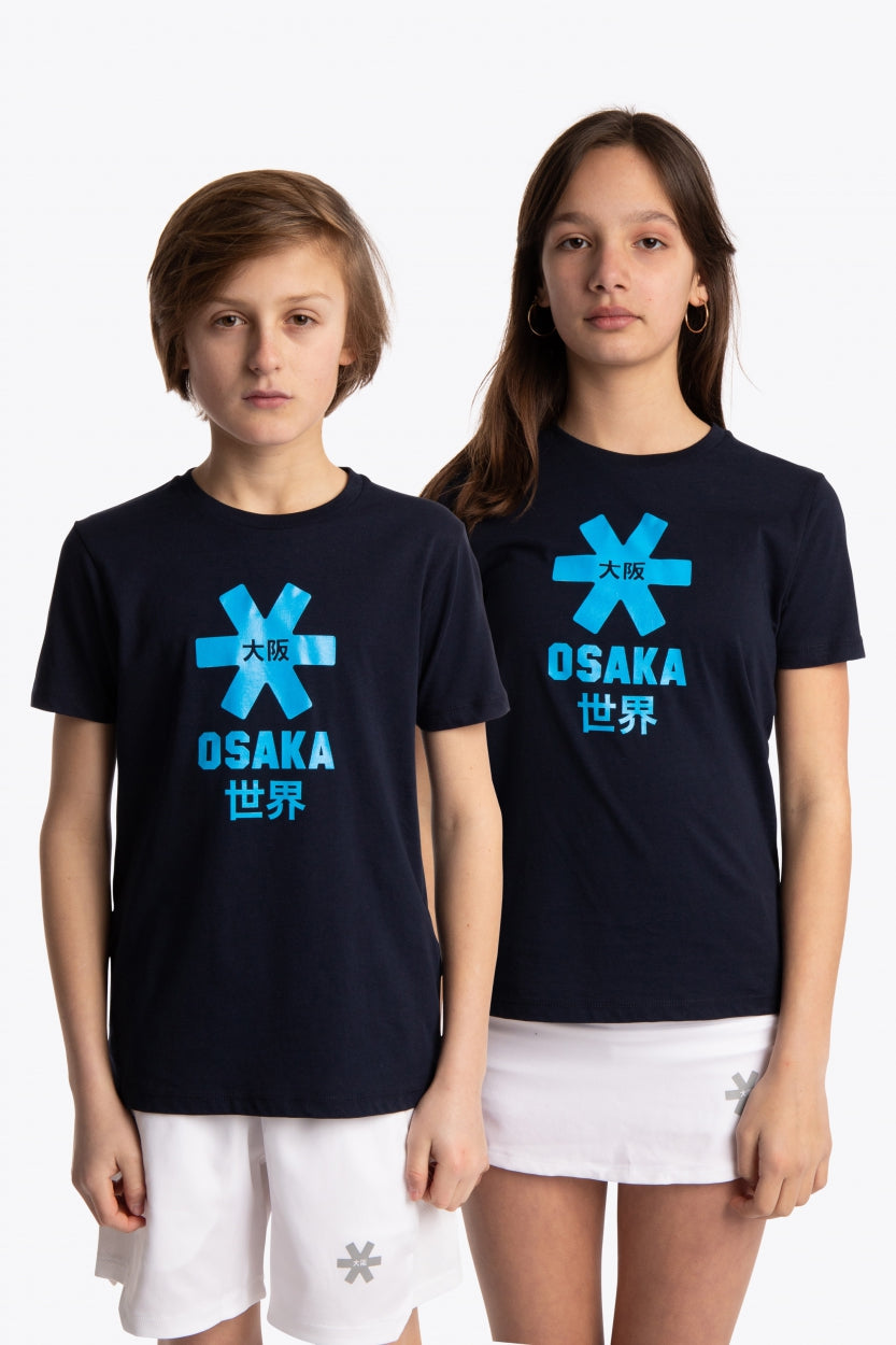 Boy and girl wearing the Osaka kids tee short sleeve navy with logo in blue. Front view