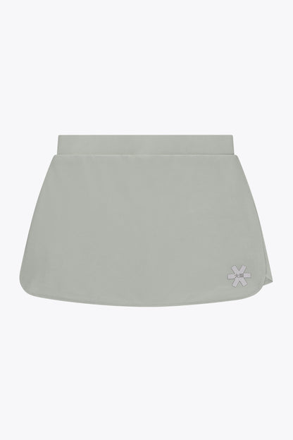 Osaka women ball skort in light grey with logo in grey. Front flatlay view