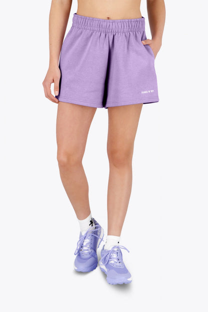 Woman wearing the Osaka women shorts in light purple with logo in white. Front view