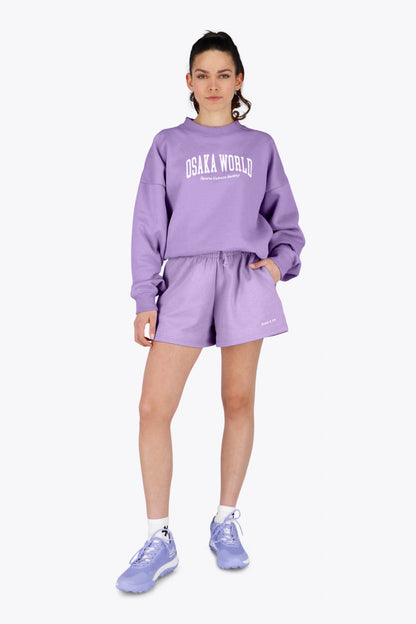 Woman wearing the Osaka women shorts in light purple with logo in white. Front view