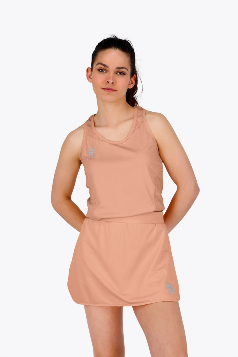 Woman wearing the Osaka women singlet in peach with logo in grey. Front view