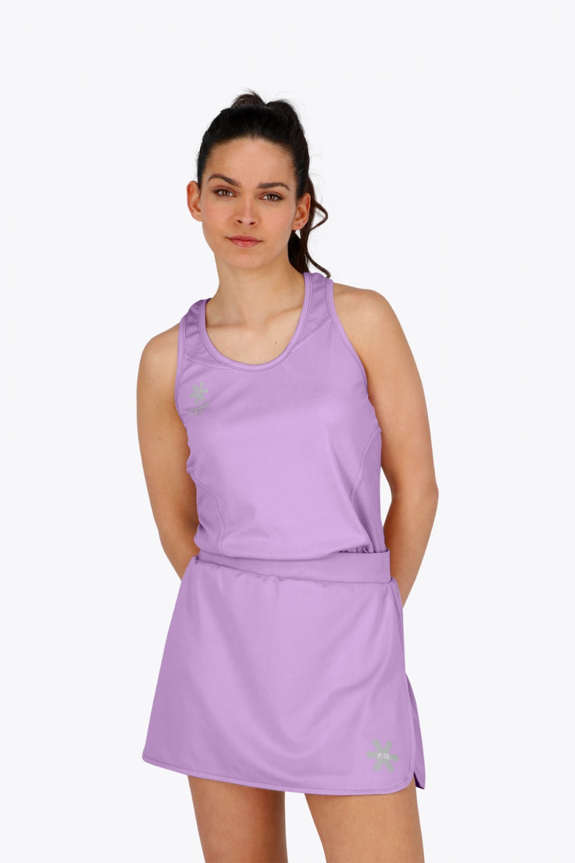 Woman wearing the Osaka women singlet in light purple with logo in grey. Front view