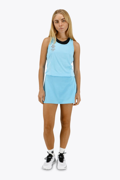 Woman wearing the Osaka women singlet in light blue with logo in grey. Front view
