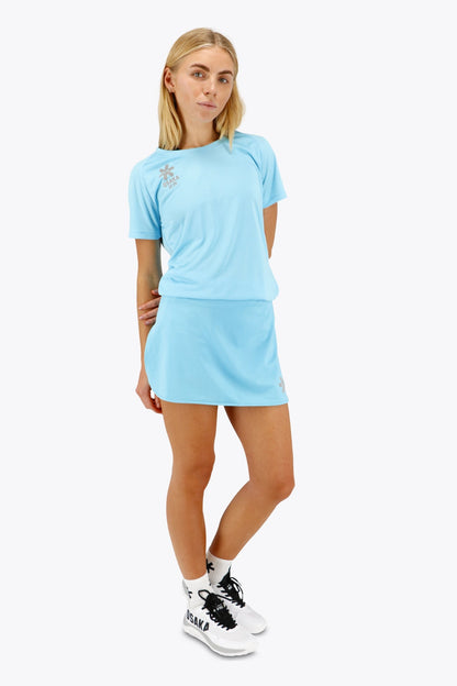 Woman wearing the Osaka women tee short sleeve in light blue with logo in grey. Front view
