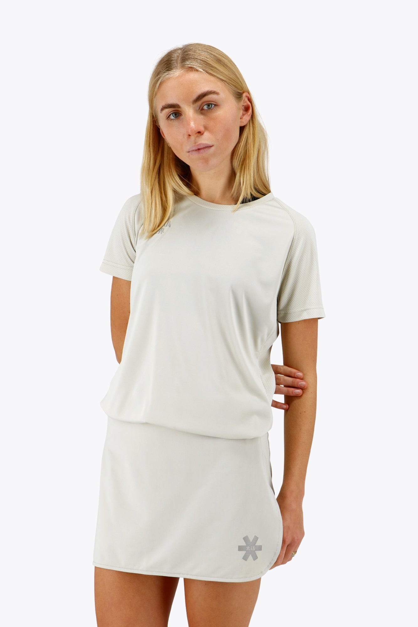 Woman wearing the Osaka women tee short sleeve in light grey with logo in grey. Front view