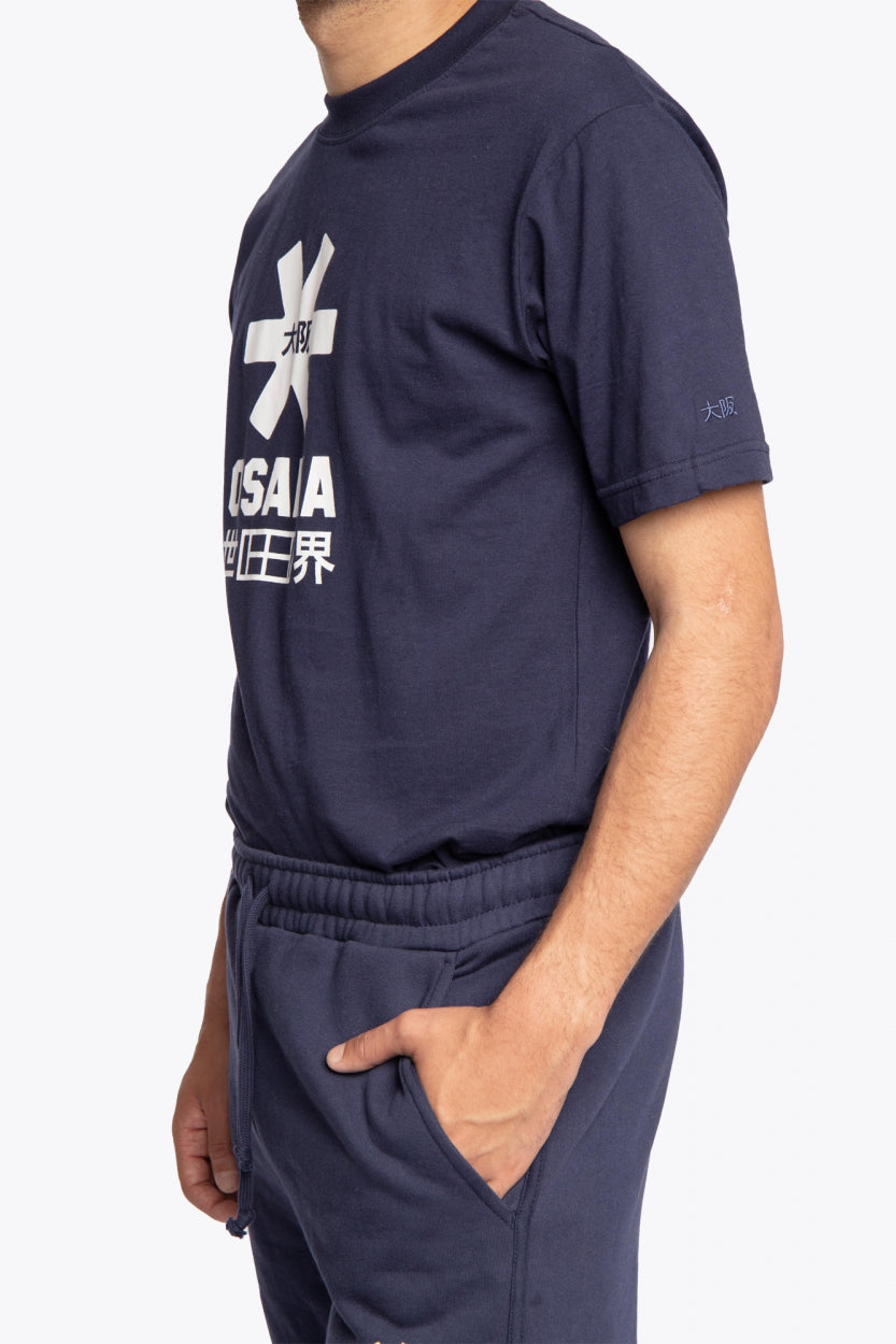 Man wearing the Osaka court classic short in navy with white logo. Side view