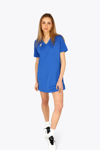 Woman wearing the Osaka women v-neck tech dress in princess blue with logo in grey. Front view