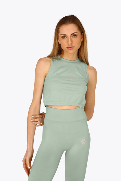 Woman wearing the Osaka women tech tank top in jadeite with logo in grey. Front view