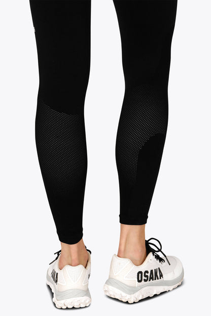 Osaka women shimuresu leggin in black with logo in grey. Back detail mesh view