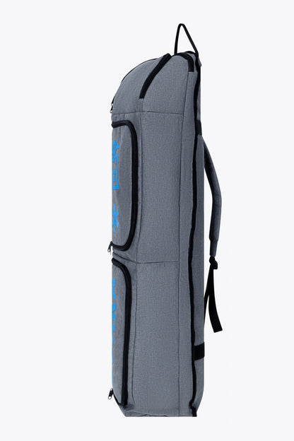Osaka sports stickbag medium in light grey with logo in blue. Side view