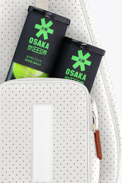 Osaka neoprene padel bag in light grey with structure and logo in white. Detail compartment view