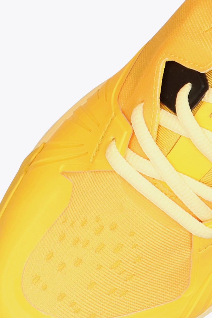 Osaka footwear Ido Mk1 in honey comb with logo in black. Detail shoelace view