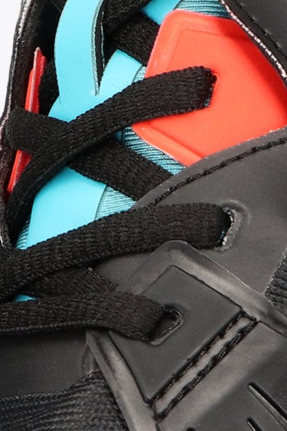 Osaka footwear Ido Mk1 in black and aqua blue with logo in aqua blue. Detail shoelace view