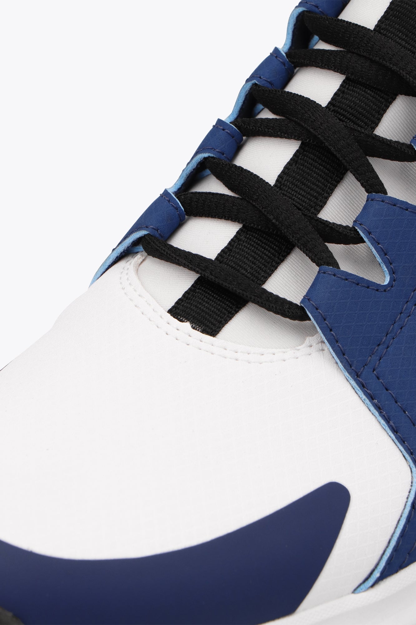 Osaka footwear Furo in blue and white with logo in white. Detail shoelace view