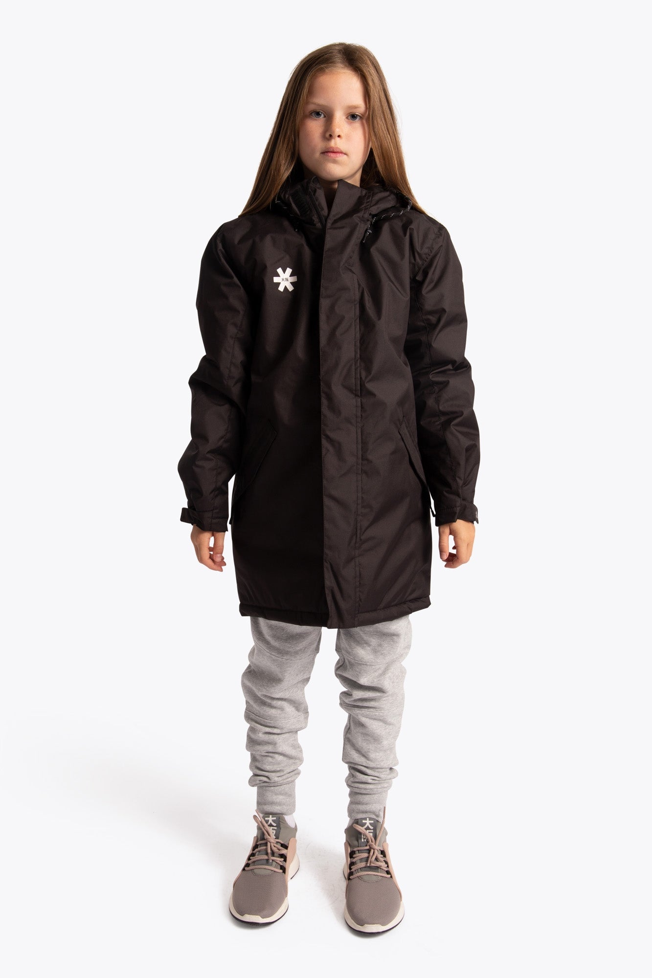 Girl wearing the Osaka Kids Stadium Jacket in Black. Front view